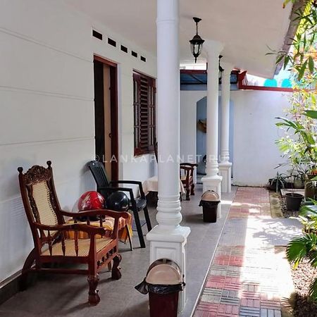 Twin Palms Hotel Mirissa Exterior foto